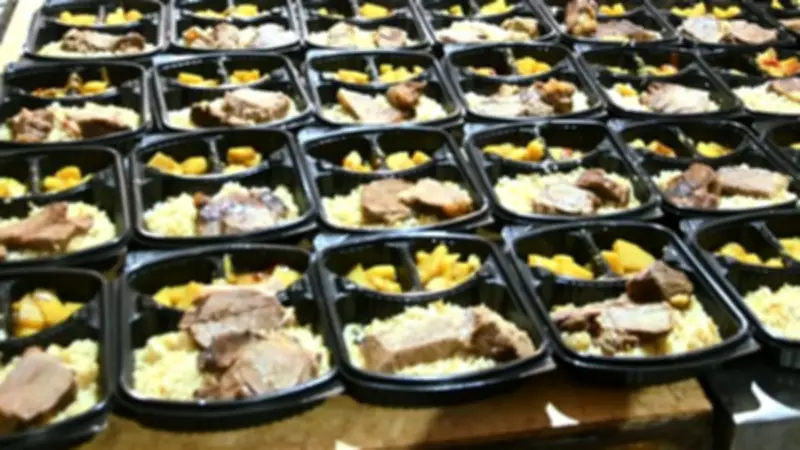 محافظ البحيرة تتفقد مطبخ المصرية لدعم الأسر المحتاجة وتدريب السيدات في رمضان