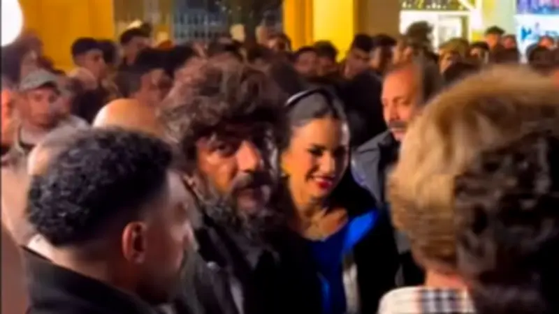 أحمد العوضي يكمل تصوير مشاهد علي كلاي الأخيرة في وسط البلد بشعر طويل