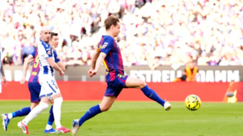 دي يونج ينهي جفاف الأهداف ويقود برشلونة للصدارة في الليجا