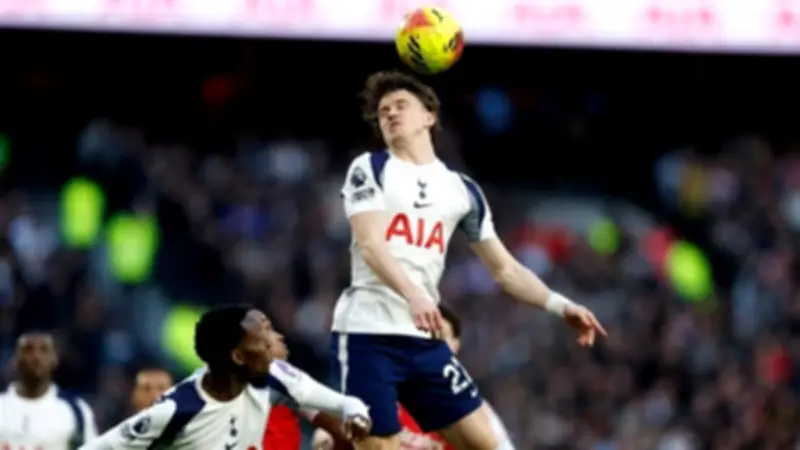 أرسنال يعزز صدارته في الدوري الإنجليزي بعد فوز ساحق على توتنهام في ديربي لندن