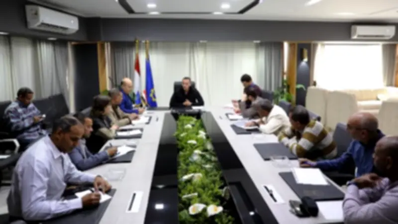 محافظ أسوان يعلن خطة محكمة لتأمين السلع وضبط الأسواق خلال شهر رمضان