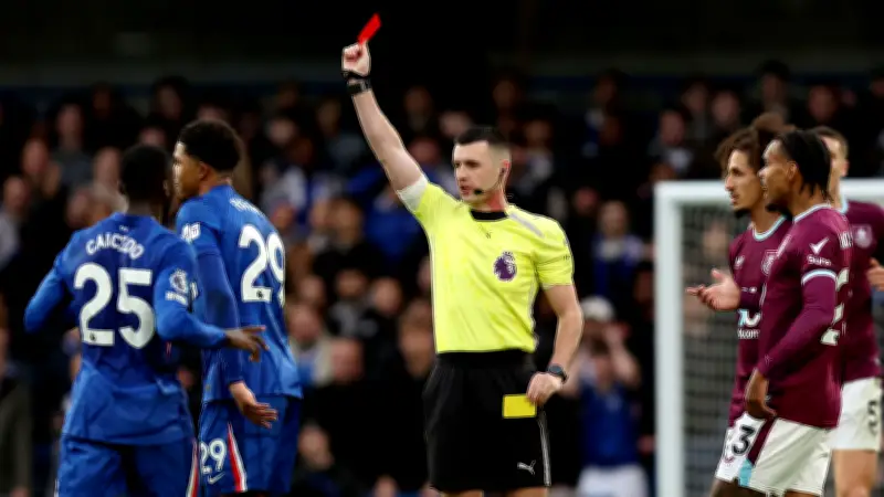 تشيلسي على حافة دخول التاريخ بلقب أسود في البريميرليج