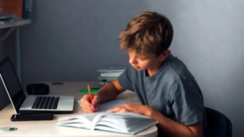 ضعف التركيز أثناء المذاكرة في رمضان: شكوى متكررة وحلول عملية لتحسين الأداء الدراسي