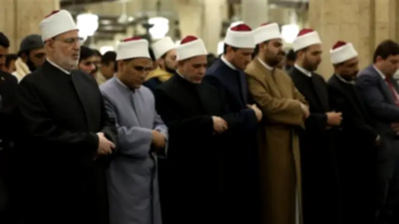 الجامع الأزهر يزخر بالقراءات المتواترة في صلاة التراويح الرمضانية