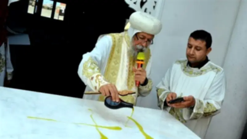 الأنبا إيلاريون يدشن مذابح جديدة في كنائس البحيرة ويرسم شمامسة للخدمة