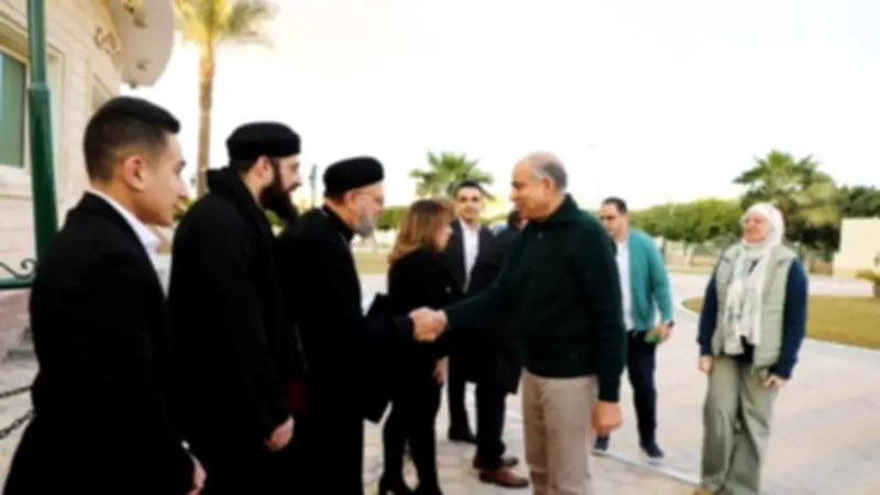 محافظ المنيا يشارك العاملين إفطارًا جماعيًا في أجواء رمضانية وطنية