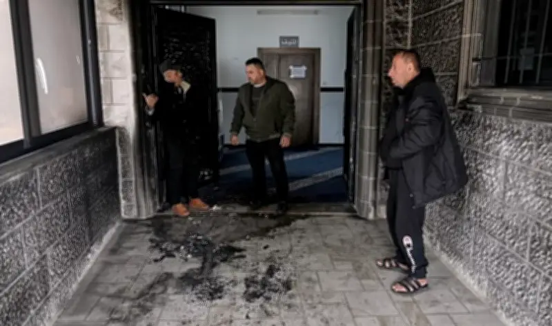 وزارة الخارجية الفلسطينية تدين بشدة إحراق الاحتلال الإسرائيلي لمسجد في نابلس