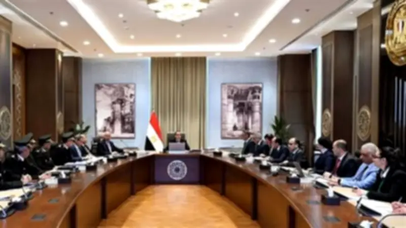 رئيس الوزراء يتابع تطوير الطريق الدائري ورفع كفاءة كوبري أكتوبر في اجتماع حكومي موسع