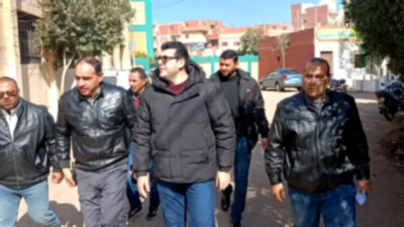 نائب محافظ الشرقية يقود حملة مكبرة لإزالة الإشغالات المخالفة من شوارع منيا القمح