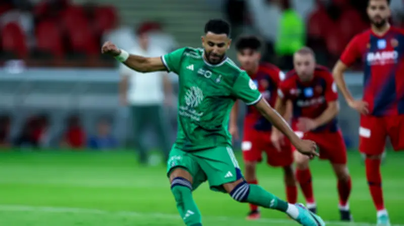 ضمك يرفع وتيرة الاحتجاج على أخطاء التحكيم في مباراة الأهلي بدوري روشن السعودي