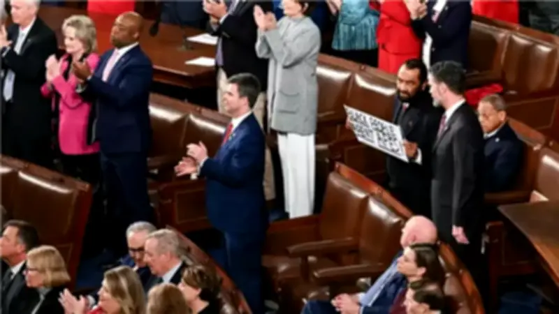 طرد النائب الأمريكي آل جرين من الكونجرس خلال خطاب ترامب عن حالة الاتحاد