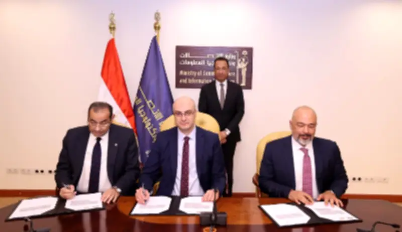 وزير الاتصالات يشهد توقيع اتفاقيات تجارية كبرى لدفع عجلة التنمية الرقمية