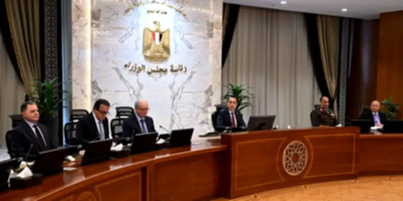 رئيس الوزراء يوجه بإجراءات عاجلة لمواجهة التضخم وضمان توافر السلع الأساسية