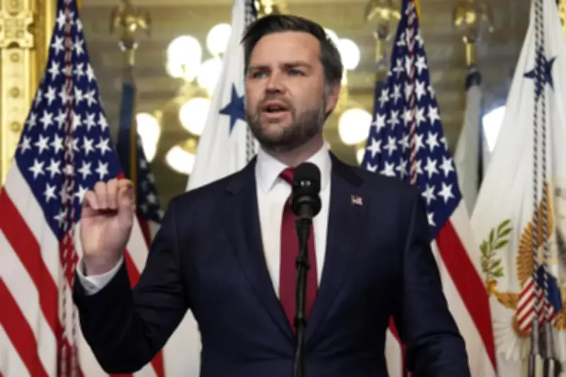 نائب الرئيس الأمريكي يحذر إيران من امتلاك سلاح نووي: عقوبات وضغوط دولية