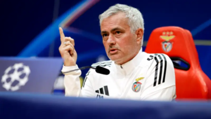 مورينيو يشاهد المباراة من مقصورة الصحافة وبريستياني يتغيب عن مواجهة ريال مدريد