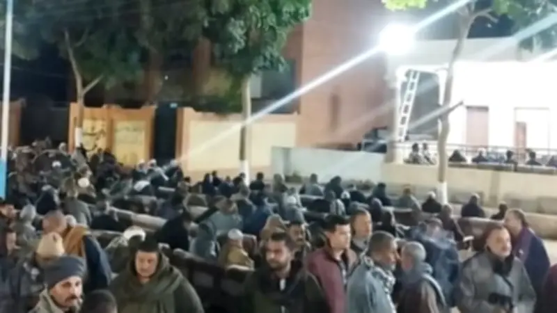 قنا تشيع الإذاعي الكبير فهمي عمر في جنازة مهيبة بحضور أهالي القرية الرئيسية