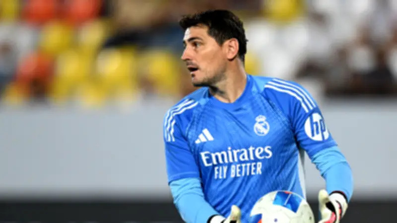 رد فعل إيكر كاسياس على سخرية بيكيه من ألفارو أربيلوا في حملة دوري الملوك