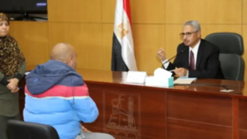 محافظ بني سويف يلتقي المواطنين ويوجه بتوفير الحماية الاجتماعية والرعاية الصحية للحالات الإنسانية