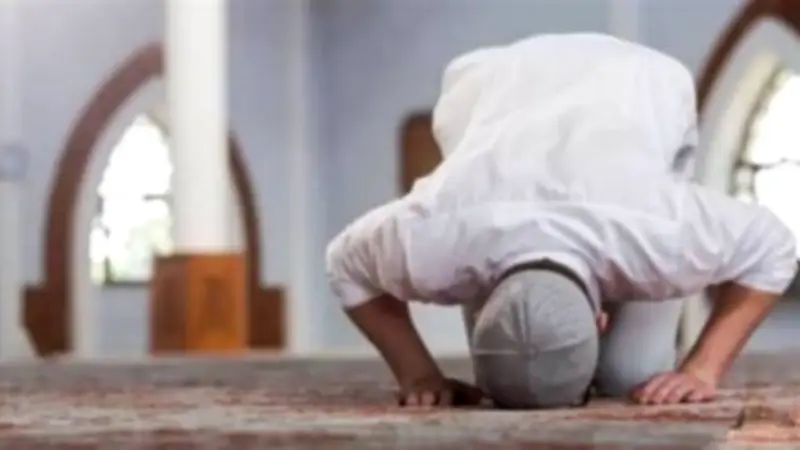 الأزهر الشريف: الصلاة نور القلوب ونجاة العبد يوم القيامة