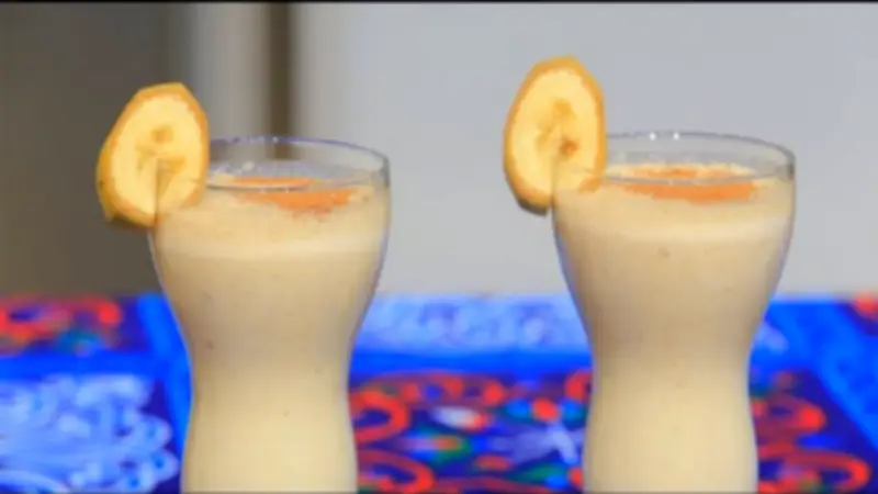 عصير الموز بالتمر واللبن: مشروب رمضاني يمنح الطاقة الفورية ويعوض العناصر الغذائية