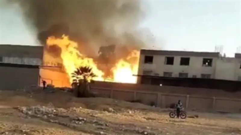 الحماية المدنية تكافح حريقاً هائلاً بمصنع في العاشر من رمضان وسط استنفار أمني