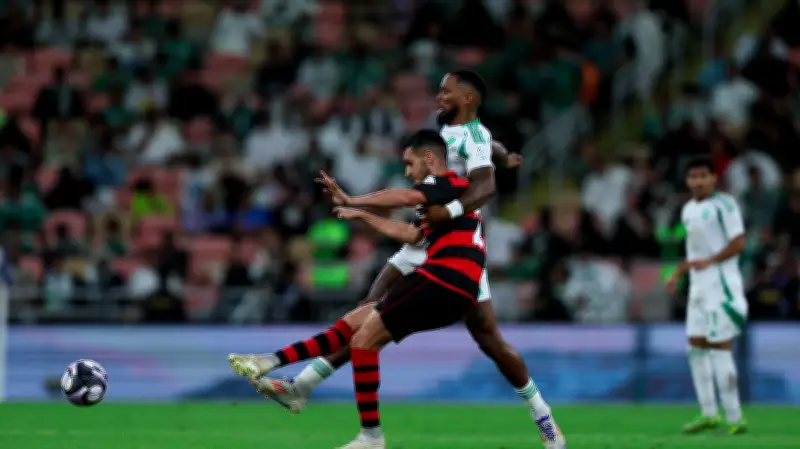 واقعة غريبة في الدوري السعودي: لاعب يرفض الاستبدال في مباراة الأهلي والرياض