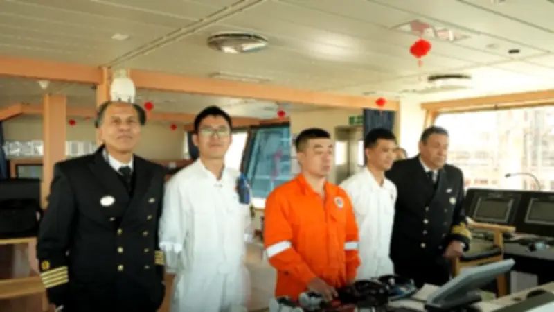 قناة السويس تؤمن عبور سفينة الغطس HUA RUI LONG إحدى أكبر حاملات المثقلات عالمياً