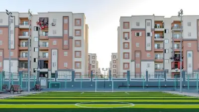 وزيرة الإسكان تتابع مشروعات العبور الجديدة: إنجاز مركز شباب ومدرسة و125 عمارة سكنية