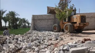 محافظ أسيوط: إزالة 14 حالة تعدي واسترداد 6 أفدنة و8 قراريط في حملة مكثفة