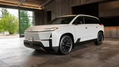 تويوتا تكشف عن هايلاندر 2027 الكهربائية: 462 كم مدى ومواصفات فاخرة