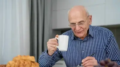 القراءة وتعلم اللغات يقللان خطر ألزهايمر بنسبة 40%.. دراسة تكشف سر تأخير المرض 5 سنوات