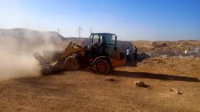 محافظ أسوان يشرف على إزالة 453 تعدياً على أراضي الدولة ضمن الموجة 28