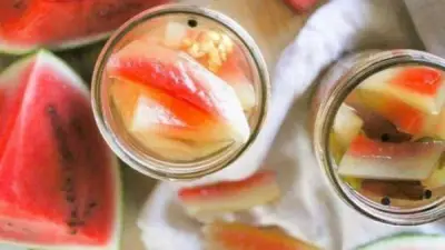 5 فواكه مخللة تخطف الأنظار على سفرة رمضان 2026.. أكثر من مجرد خيار ولفت