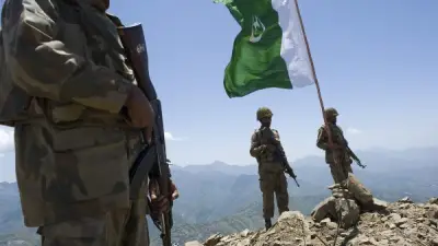 باكستان تعلن تدمير 73 موقعاً حدودياً مع أفغانستان وتسيطر على 18 آخر