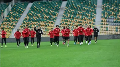 الأهلي يختتم تدريباته استعدادًا لمواجهة الإسماعيلي في الدوري الممتاز غدًا