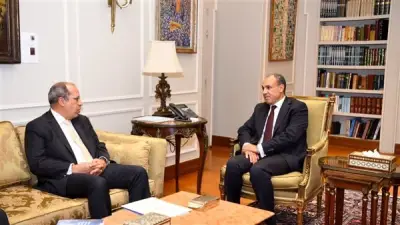 وزير الخارجية يلتقي رئيس الجامعة البريطانية لتعزيز التعاون الأكاديمي والثقافي