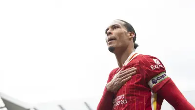 فيرجيل فان دايك يسجل رقماً قياسياً جديداً ويقود ليفربول للفوز على سندرلاند