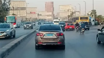حركة المرور انسيابية نسبياً في القاهرة والجيزة والقليوبية مع تحذيرات من كثافات متغيرة