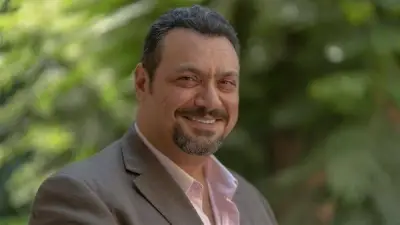 مراد مكرم يوجه رسالة مؤثرة قبل رمضان: احترموا كرامة المحتاجين