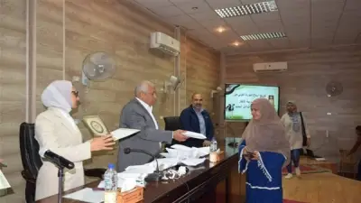 محافظ الوادي الجديد يشهد تسليم أرباح مشروع تسمين الماشية للشباب