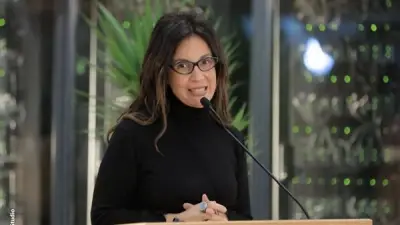 الحكومة ترد على التهم الجنائية ضد وزيرتي الثقافة والإسكان وتؤكد الشفافية