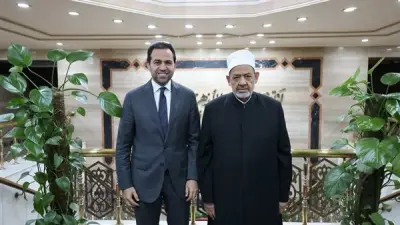 شيخ الأزهر يهنئ المستشار محمد عبد السلام بوسام الصداقة من كازاخستان