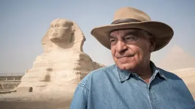 زاهي حواس يكشف: موهبة كروية في دمياط وانتقال مفاجئ إلى عالم الآثار