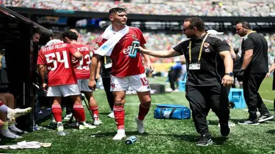 أشرف داري يتمسك بـ«آخر دولار» ويضع شرطاً صادماً لرحيله عن النادي الأهلي