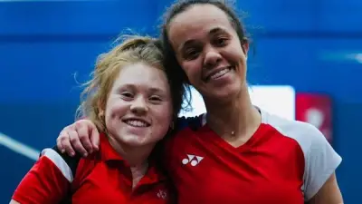 وزير الشباب يهنئ ياسمينا عيسى بفضية بطولة العالم للريشة الطائرة البارالمبية