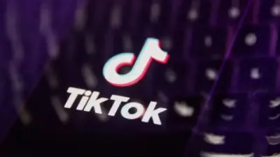 المحكمة الاقتصادية تحجز أولى جلسات محاكمة التيك توكر عمر فرج وشقيقه صاحب شخصية أم عمر