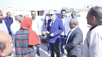 محافظ الأقصر يتفقد أعمال تمهيد ورصف طريق النمسا الصحراوي لتحسين حركة المرور