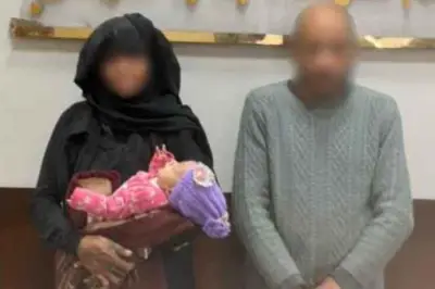 كشف ملابسات فيديو لسيدة تحمل رضيعاً حال جلوسها على الرصيف وادعاء خطفها بالإسكندرية