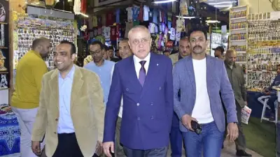 محافظ الأقصر يجري جولة تفقدية مسائية في شارع السوق السياحي لتحسين الخدمات