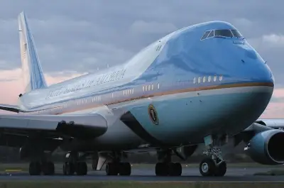 طائرة الرئاسة الأمريكية تتزين بألوان جديدة اقترحها الرئيس ترامب